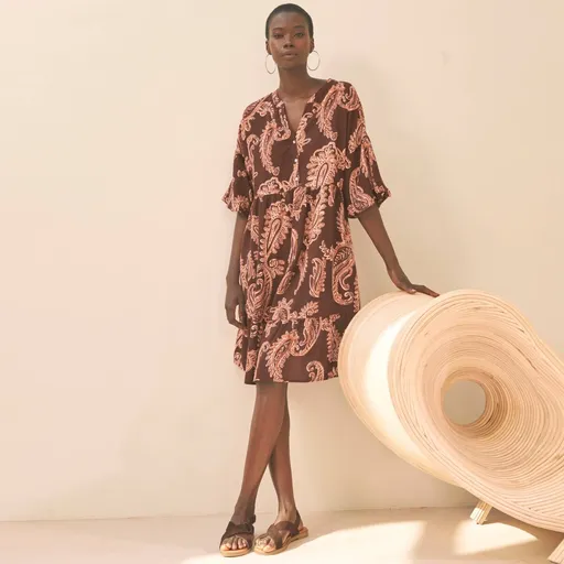 Rozšírené krátke šaty s potlačou a širokými rukávmi