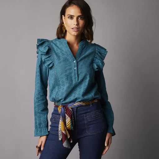 Blúzka s volánmi a dlhými rukávmi