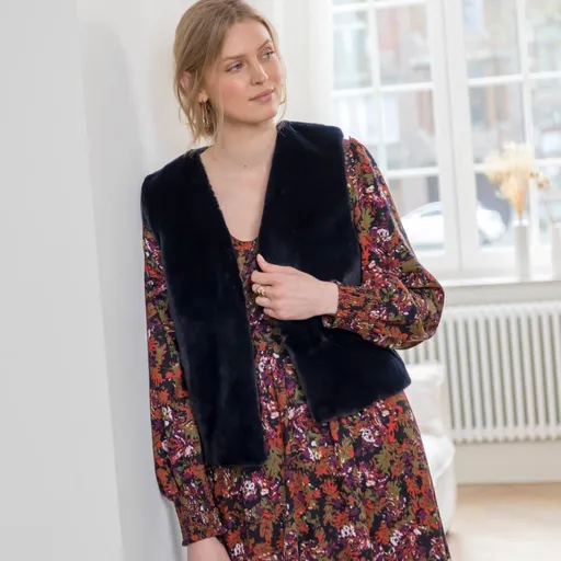 Vesta z kožušinovej imitácie