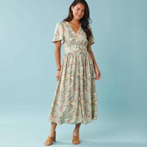 Dlhé šaty s potlačou a gombíkmi pre nižšiu postavu