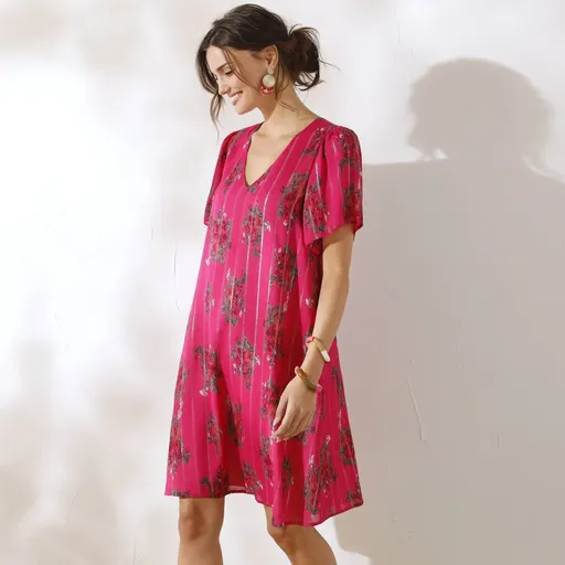 Krátke šaty s potlačou a motýlími rukávmi