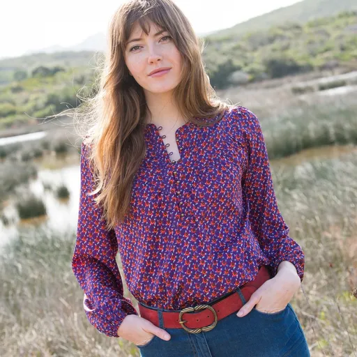 Blúzka s potlačou kvetín vo folkovom štýle