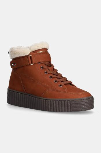 Semišové topánky Tommy Hilfiger FAUX FUR NUBUCK LOW LACE-UP hnedá farba, na plochom podpätku, zateplené, FW0FW08172