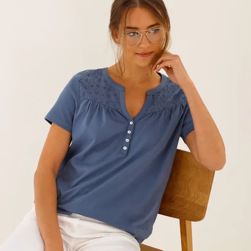 Tričko s výstrihom na gombíky, krátkymi rukávmi a madeirou