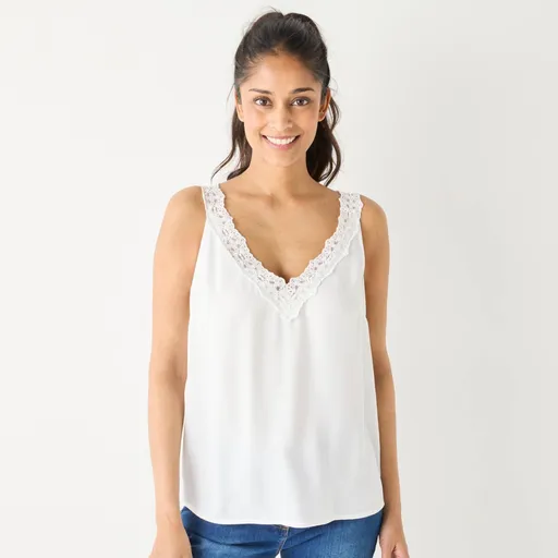 Jednofarebný top s výstrihom do V a čipkou