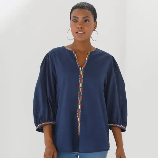 Jednofarebná blúzka s výšivkou a 3/4 rukávmi