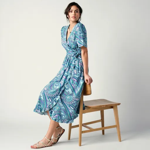 Dlhé šaty so zavinovacím efektom