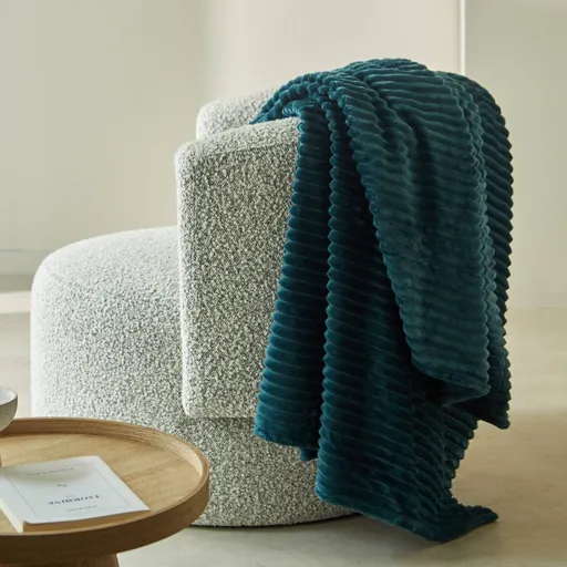 Hebký pléd s vrúbkovaným efektom