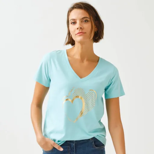 Tričko s potlačou srdca vpredu, výstrihom do V a krátkymi rukávmi
