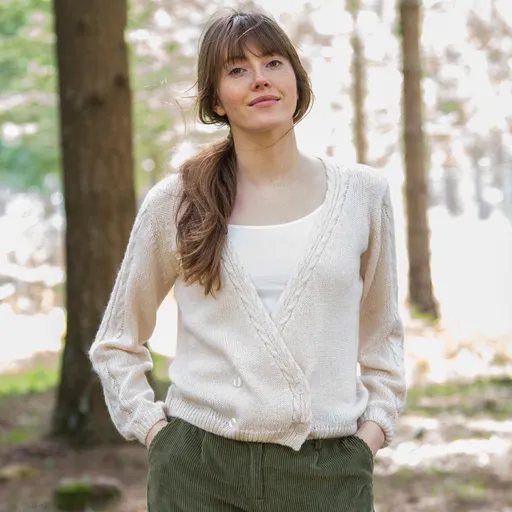 Sveter so zavinovacím zapínaním