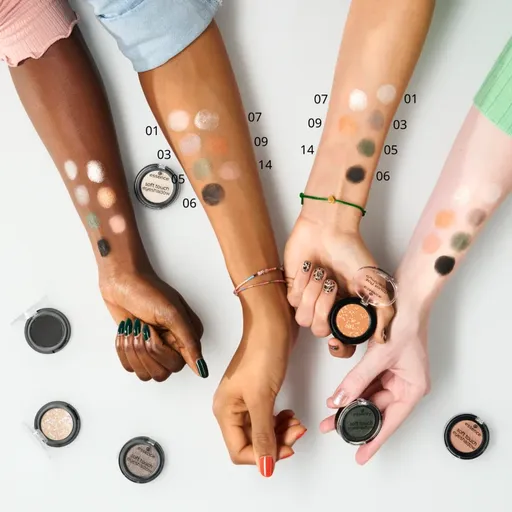 essence Soft Touch očné tiene odtieň 09 Apricot Crush 2 g