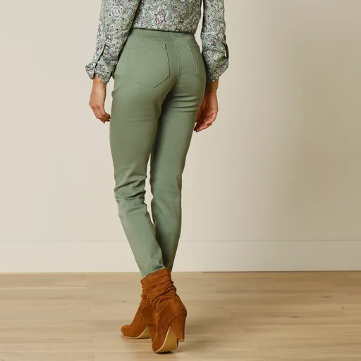 Pohodlné džegíny s pružným pásom, pre vyššiu postavu