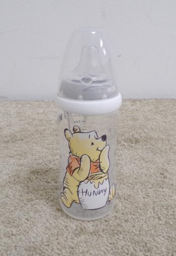 NUK FC Fľaša PP Active Cup Disney - Medvedík Pú, 300 ml biela