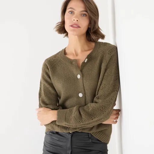 Sveter s bižutériovými gombíkmi