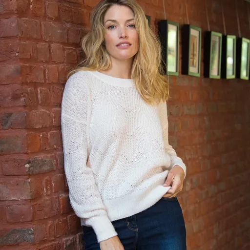 Pulóver s pleteným vzorom a voľnými rukávmi