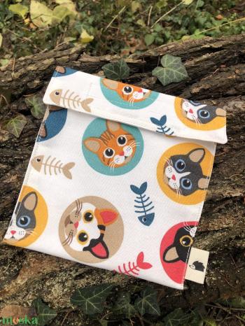 c a t s . SNACK TASAK