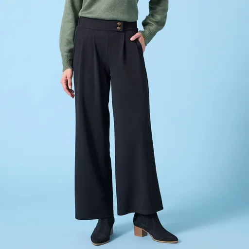 Široké krepové nohavice pre nižšiu postavu