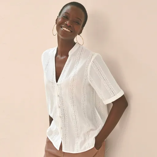 Blúzka s madeirou, krátkymi rukávmi a tuniským výstrihom