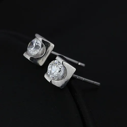 Strieborné puzetové náušnice 925 - číry zirkón v lesklej tehličke