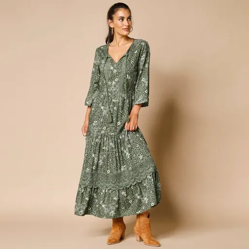 Dlhé šaty s potlačou a macramé