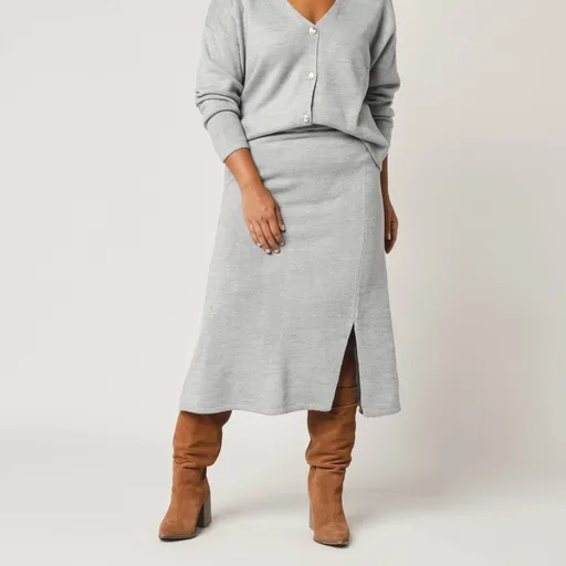 Úpletová midi sukňa s rozparkom