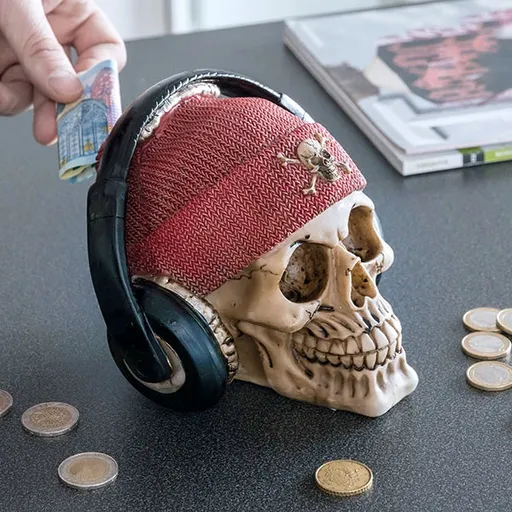 Pokladnička lebka s pirátskou čiapkou a slúchadlami