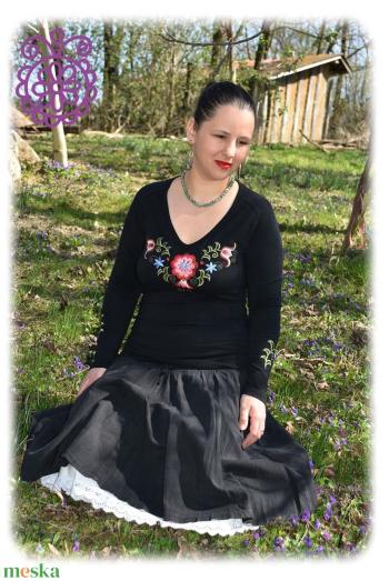 “Kun Fehérnép” HU fekete