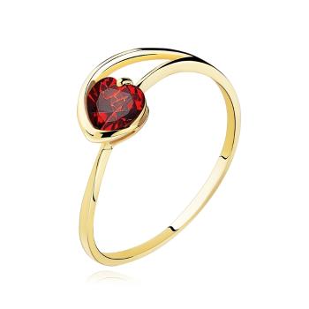 Prsteň zo žltého 14K zlata - červené granátové srdiečko, asymetrické ramená - Veľkosť: 54 mm