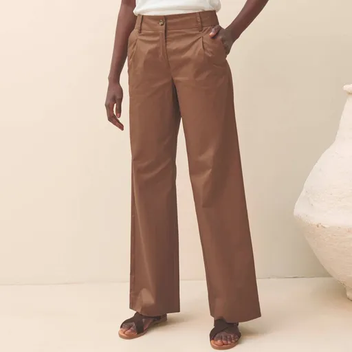 Široké nohavice so skladmi vpredu