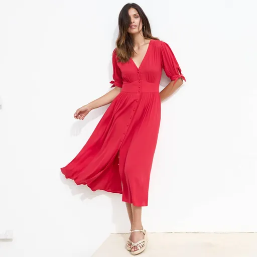 Dlhé jednofarebné rozšírené šaty na gombíky