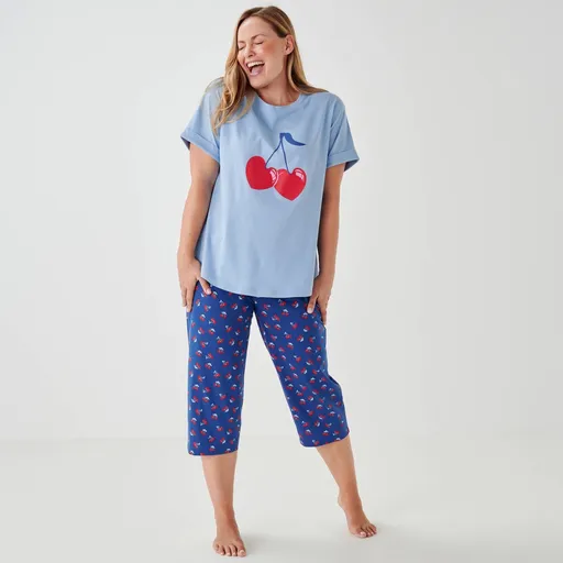 Pyžamo s 3/4 nohavicami a potlačou čerešní