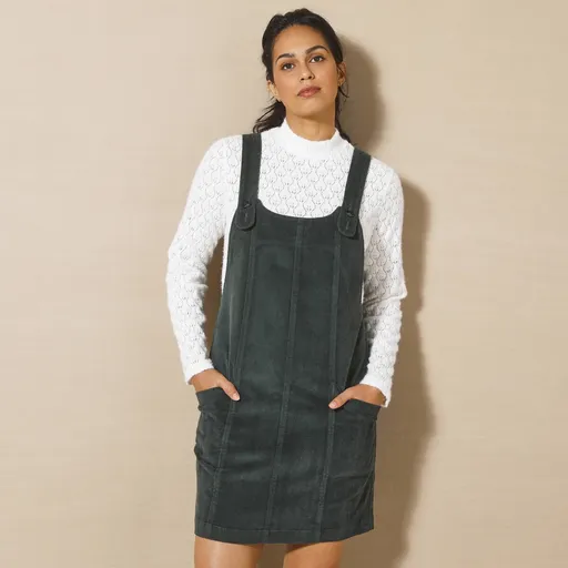 Rozšírené menčestrové šaty s trakmi