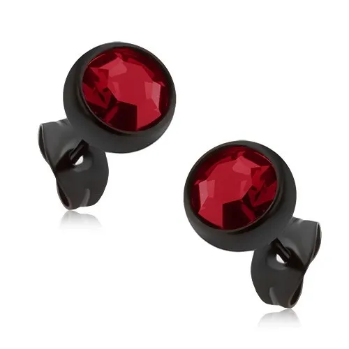 Puzetové náušnice z ocele, čierna polguľa s tmavočerveným kamienkom