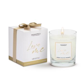 Magnetifico Power Of Pheromones Vonná sviečka Love me Meadow (Scented Candle) 125 g