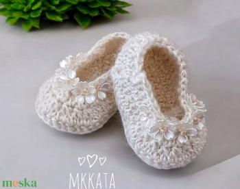 Horgolt baba cipő 0-6 hó