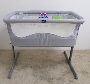 CHICCO Postieľka Next2Me - Light Grey