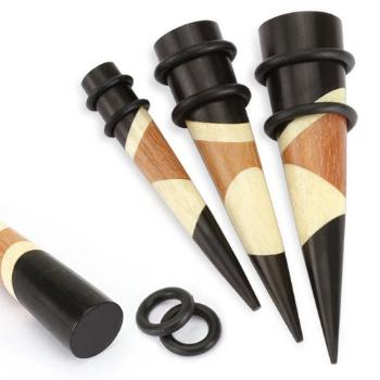 Drevený taper do ucha čiernej a hnedej farby, organický materiál, gumičky - Hrúbka: 10 mm