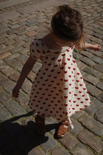 Dievčenské bavlnené šaty Konges Sløjd CLASSIC SS DRESS GOTS béžová farba, mini, áčkový strih, KS102546