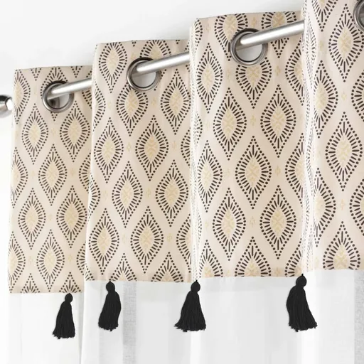 Záclona s kontrastnou hornou časťou s metalickým etno vzorom