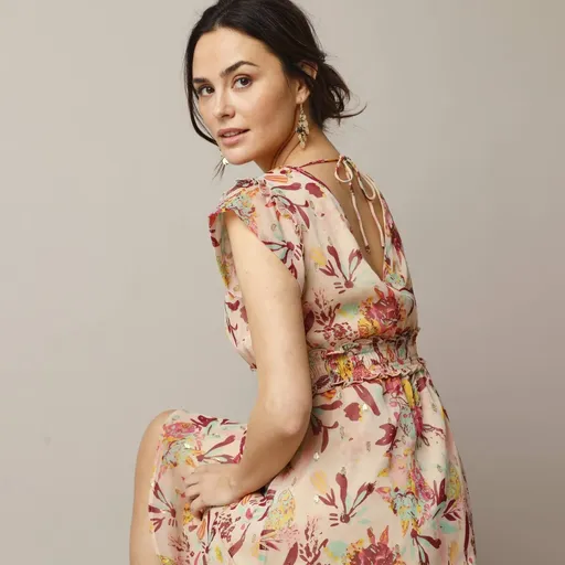 Krátke šaty s efektom prekríženia