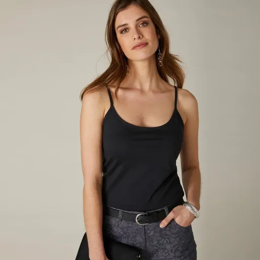 Top s tenkými ramienkami