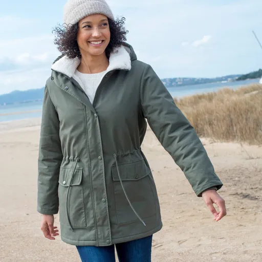 Parka s kapucňou a sherpa podšívkou