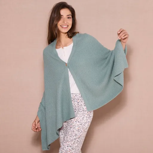 Pletené pončo s hladkým vzorom