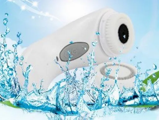 Ultrazvuková čistiaca kefa