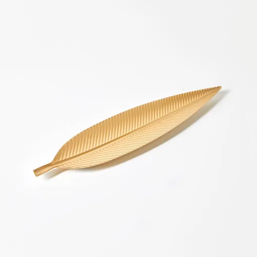 Dekorácia doprostred stola v tvare listu