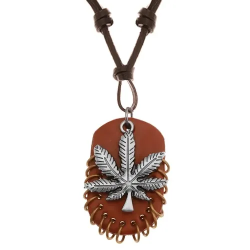 Náhrdelník z umelej kože, prívesky - list marihuany a hnedý ovál s krúžkami