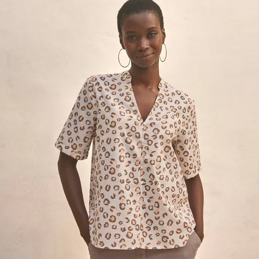 Blúzka s zvieracou kresbou, krátkymi rukávmi a tuniským výstrihom