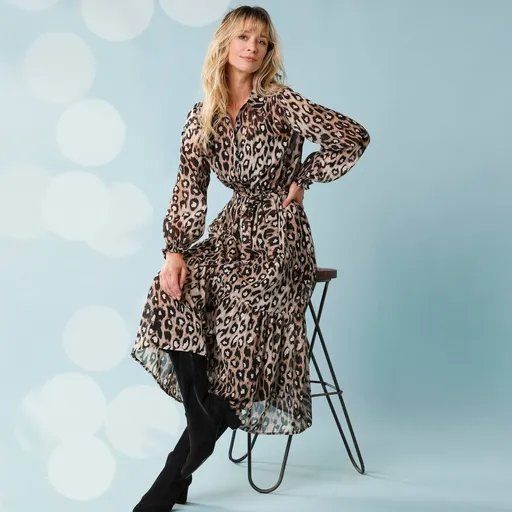 Dlhé šaty so zvieracou kresbou pre nižšiu postavu