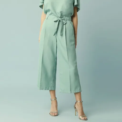 Široké 7/8 nohavice s pružným pásom a opaskom, pre nižšiu postavu