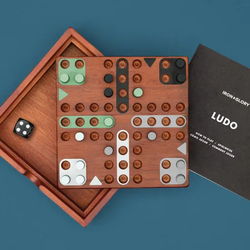 Prémiová drevená hra človeče nehnevaj sa Iron & Glory